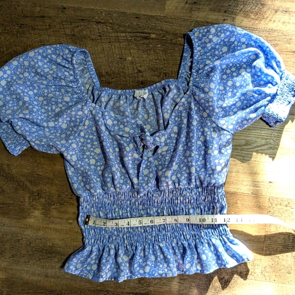 Sienna Sky Crop Top, Size Medium - Picture 4 of 6